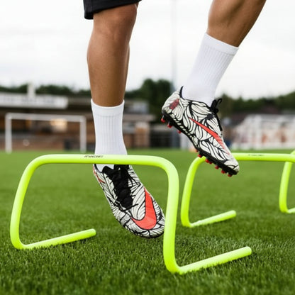 DURABLE & LIGHTWEIGHT DESIGN – Made from strong yet lightweight material for long-lasting sports training sessions indoors and outdoors.
