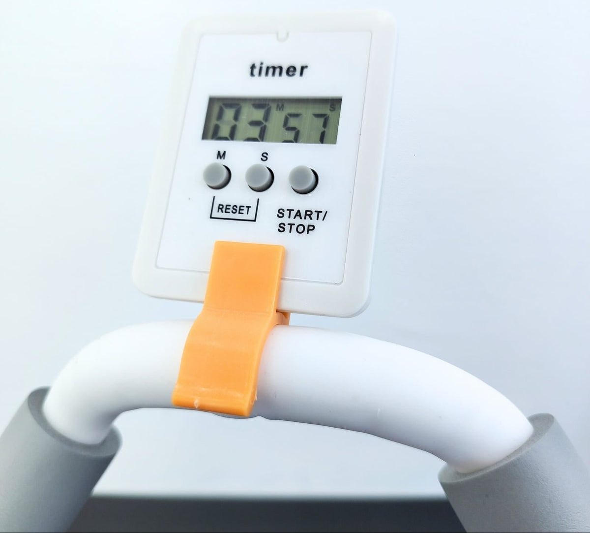 【AUTOMATIC REBOUND DESIGN】Our ab roller with automatic rebound technology, automatic steel rebound intelligent auxiliary brake, built-in brake system, steel rebound more smoothly.
