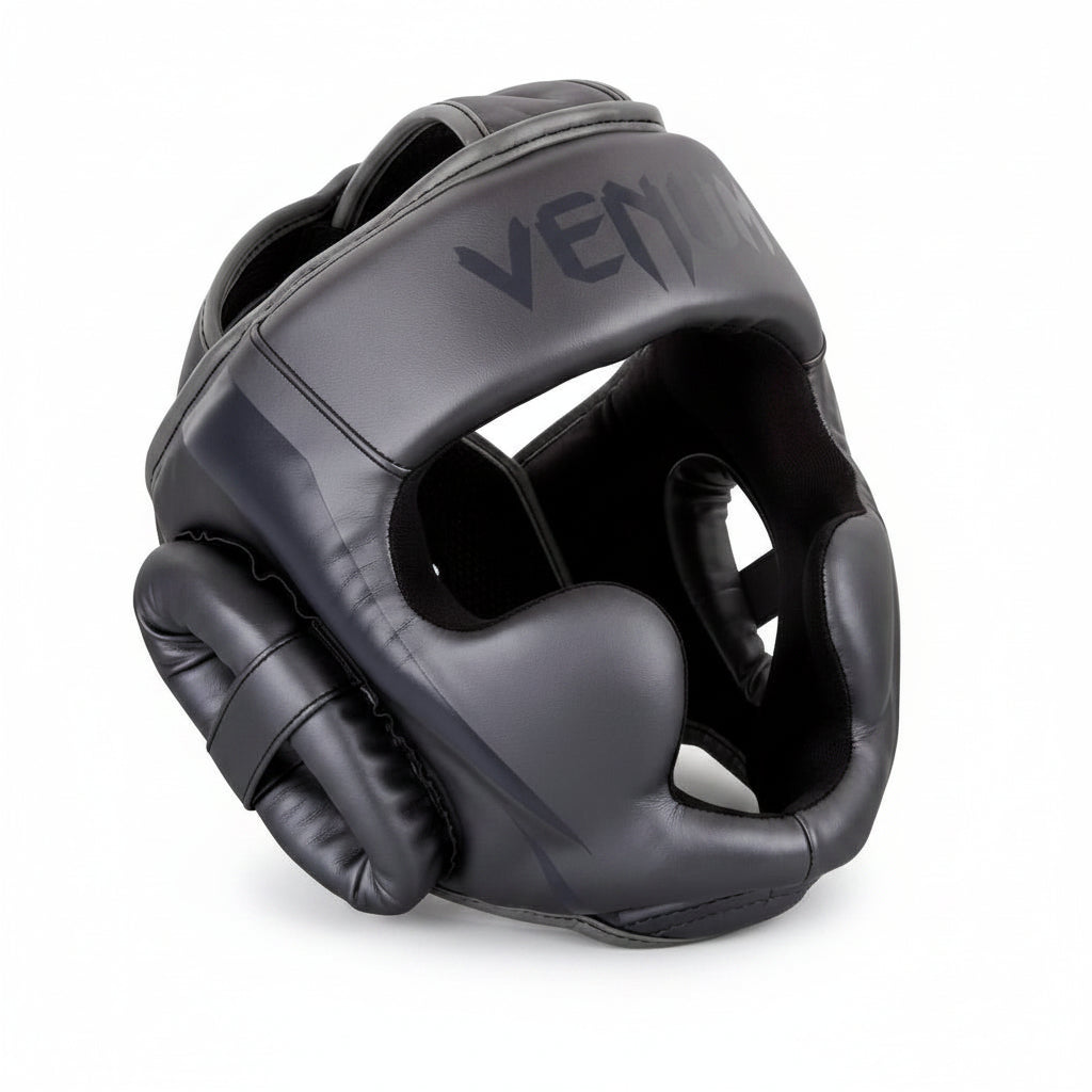 The Venum Challenger children's headgear is ideal for protecting the heads of your future champions. 