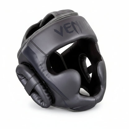 The Venum Challenger children's headgear is ideal for protecting the heads of your future champions. 