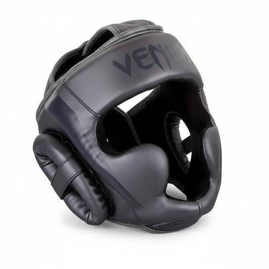 The Venum Challenger children's headgear is ideal for protecting the heads of your future champions. 